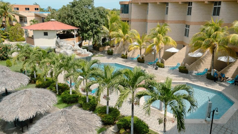 Hospedagem & Experiências